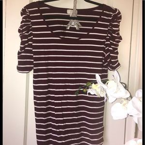 🎉🎉BOGO🎉🎉maroon and white tee